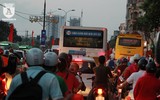 Người dân ùn ùn quay lại Hà Nội sau kỳ nghỉ lễ